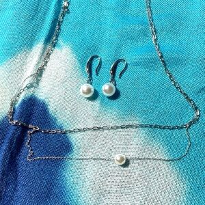 Statement Set of Pearl Necklace and Earrings